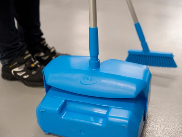 Vikan støvbrett lukket, sett m/kost og skaft BLÅ