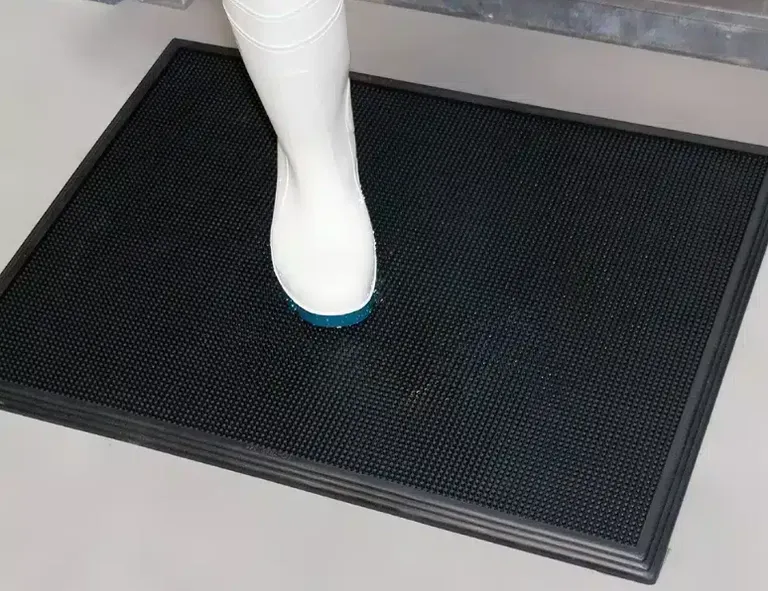 Gulvmatte, rengjørende med gummiknotter